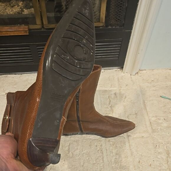 Brown Suede Heeled Boots with Sleek Design - Picture 3 of 10